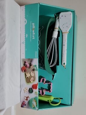 Pillowfort Kids Play Baking Set -Learn To Make Cookies Set